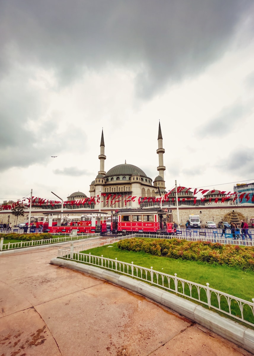 Istanbul Enjoys Long Hot Summers in April